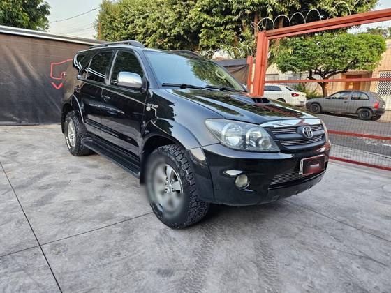 TOYOTA HILUX 3.0 SRV 4X4 CD 16V TURBO INTERCOOLER DIESEL 4P AUTOMÁTICO TOYOTA HILUX 3.0 SRV 4X4 CD 16V TURBO INTERCOOLER DIESEL 4P AUTOMÁTICO